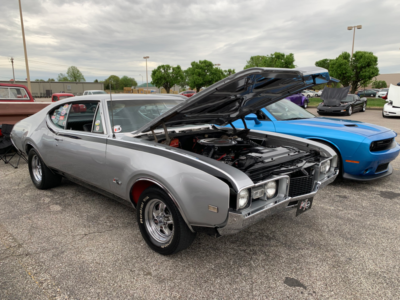 Illustration for article titled Last night’s cruise-in.